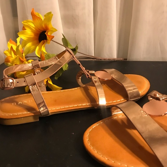 🌺 EUC Stylish Gold& bronze hue sandal🌺 - Picture 3 of 5